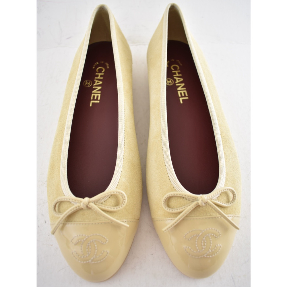 Chanel 26A Beige Suede Patent Leather CC Logo Bow Tie Ballet Ballerina Flat 38 - Picture 10 of 16